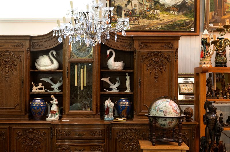 como decorar una vitrina antigua