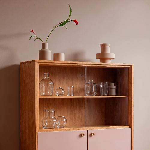 como decorar una vitrina de cristal