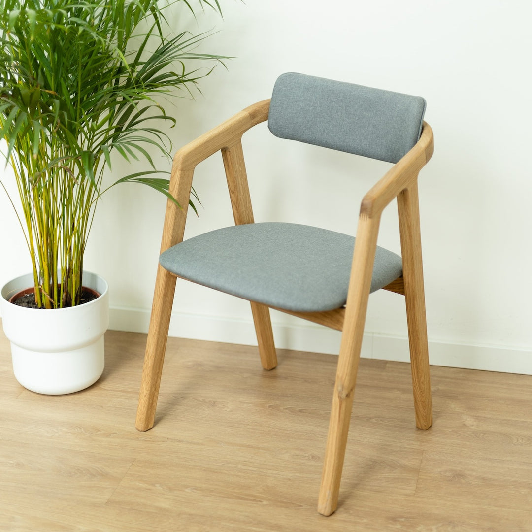 Sillas de madera maciza