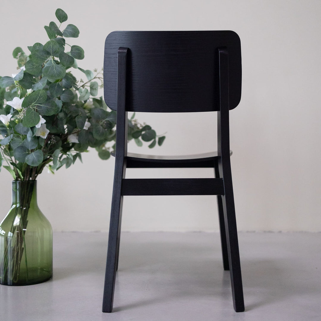 Pack de 2 o 4 Sillas de comedor madera fresno KODAMA, color negro | VESKOR