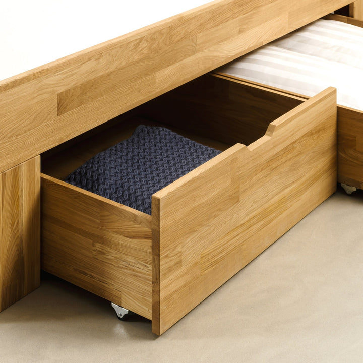 Cama con almacenaje de madera maciza roble UPPSALA | VESKOR