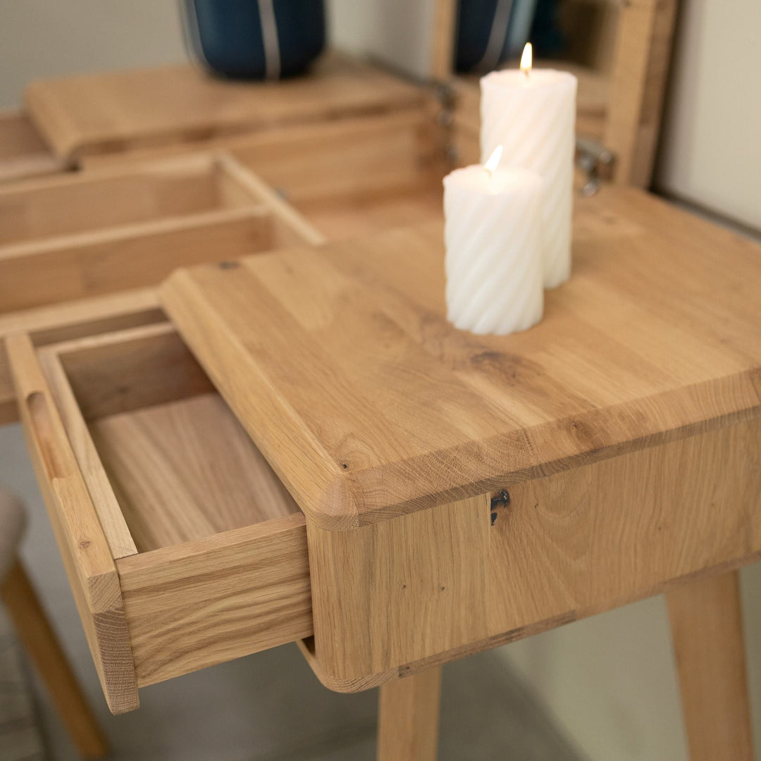 Mesa de maquilhagem em madeira maciça SWEDEN 1 | NordicStory