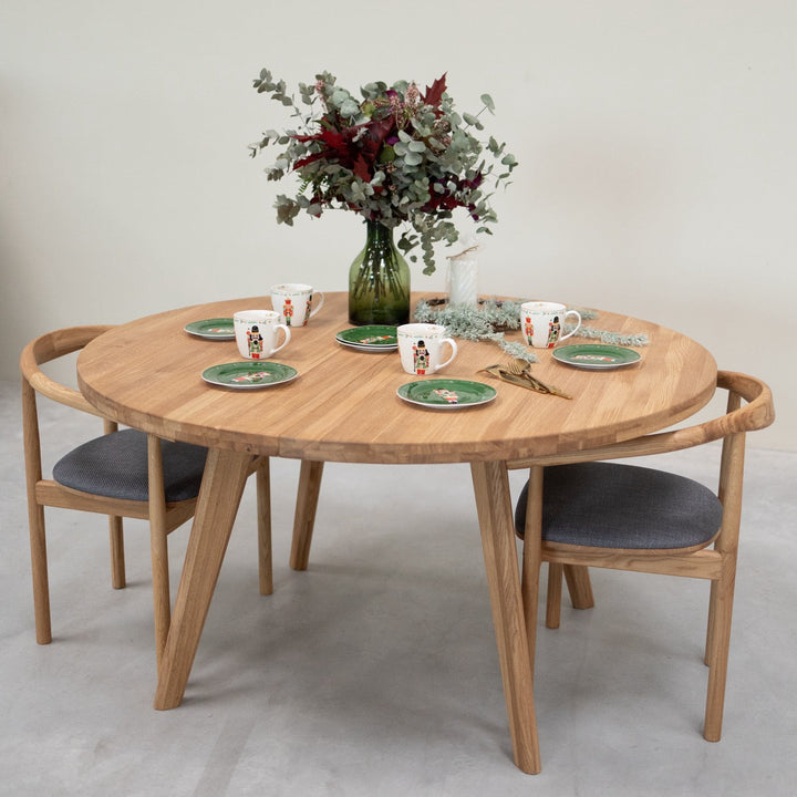 Mesa de comedor redonda y extensible de madera maciza de roble LEA | NordicStory