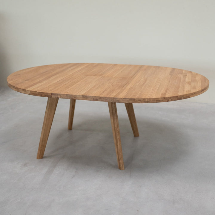 Mesa de comedor redonda y extensible de madera maciza de roble LEA | NordicStory
