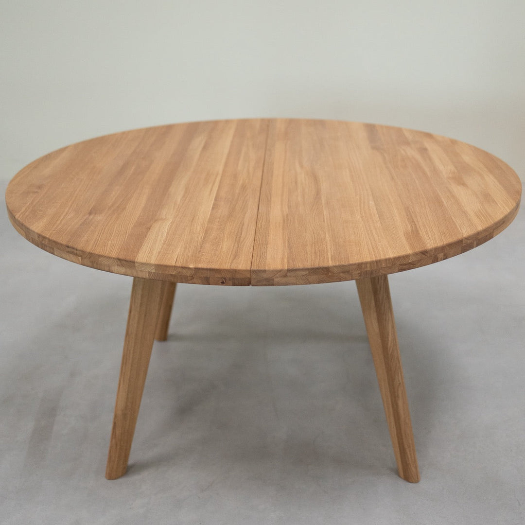 Mesa de comedor redonda y extensible de madera maciza de roble LEA | NordicStory