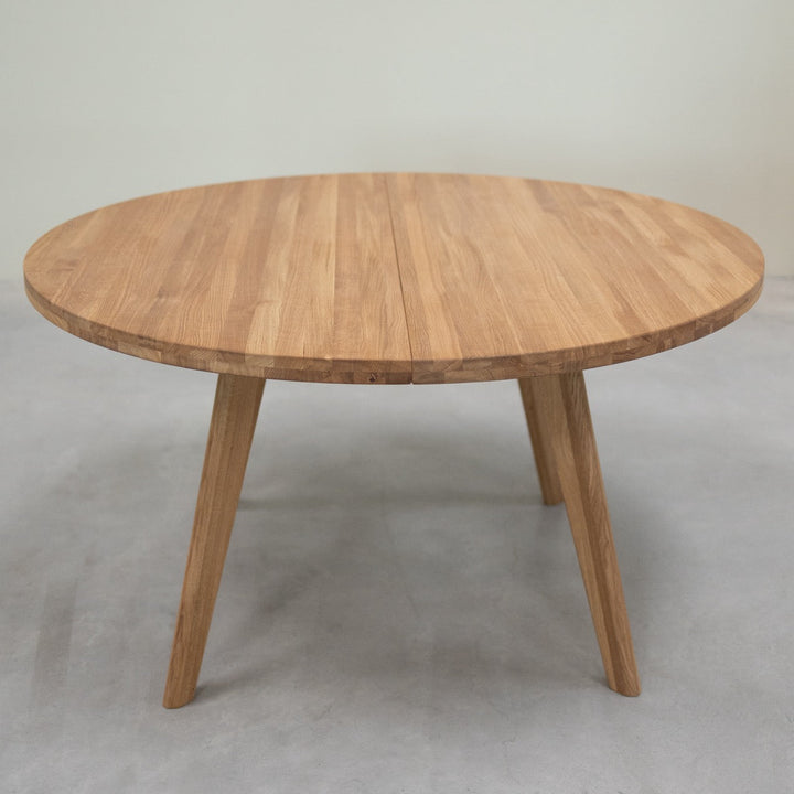 Mesa de comedor redonda y extensible de madera maciza de roble LEA | NordicStory