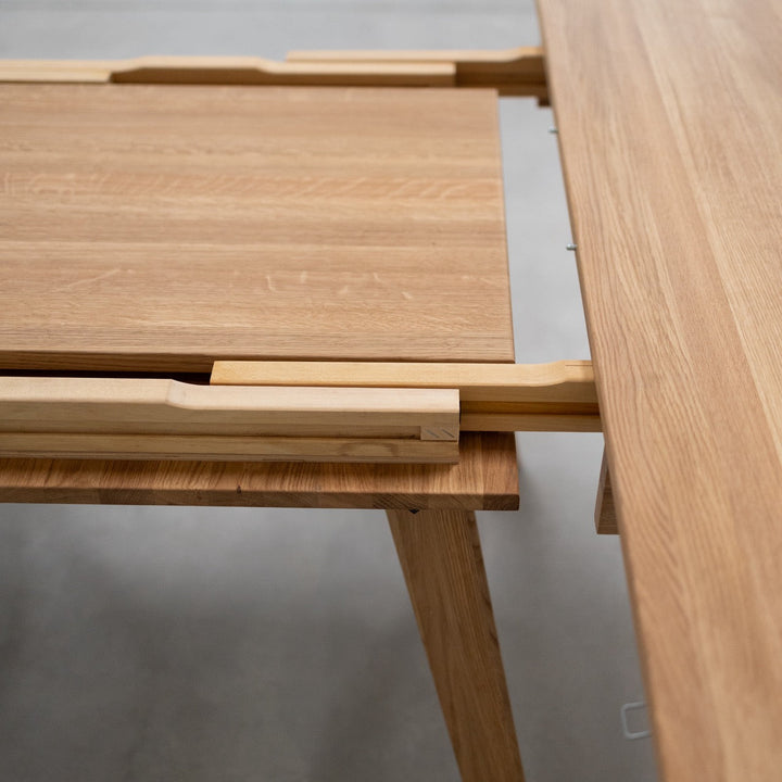 Mesa de comedor redonda y extensible de madera maciza de roble LEA | NordicStory