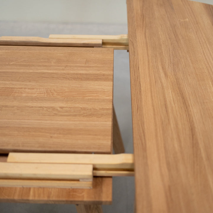 Mesa de comedor redonda y extensible de madera maciza de roble LEA | NordicStory
