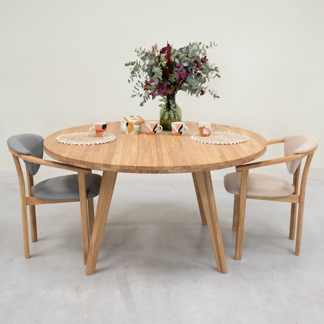 Mesa de comedor redonda y extensible de madera maciza de roble LEA | NordicStory