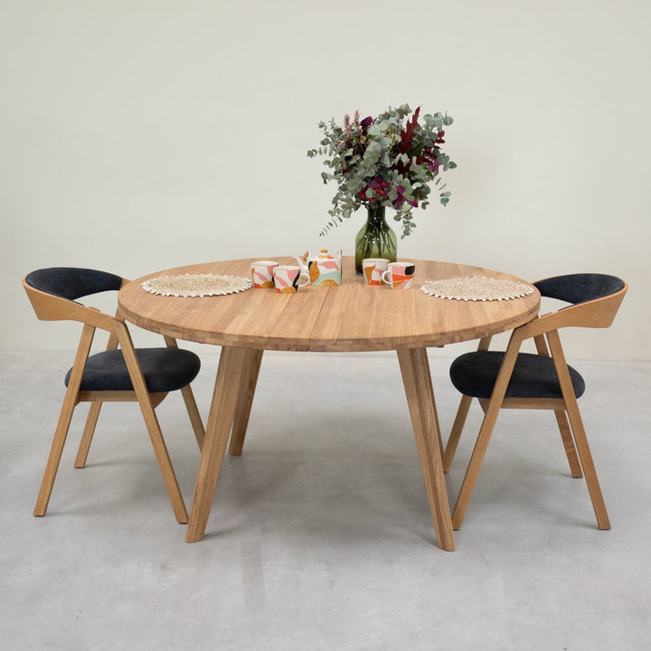 Mesa de comedor redonda y extensible de madera maciza de roble LEA | NordicStory