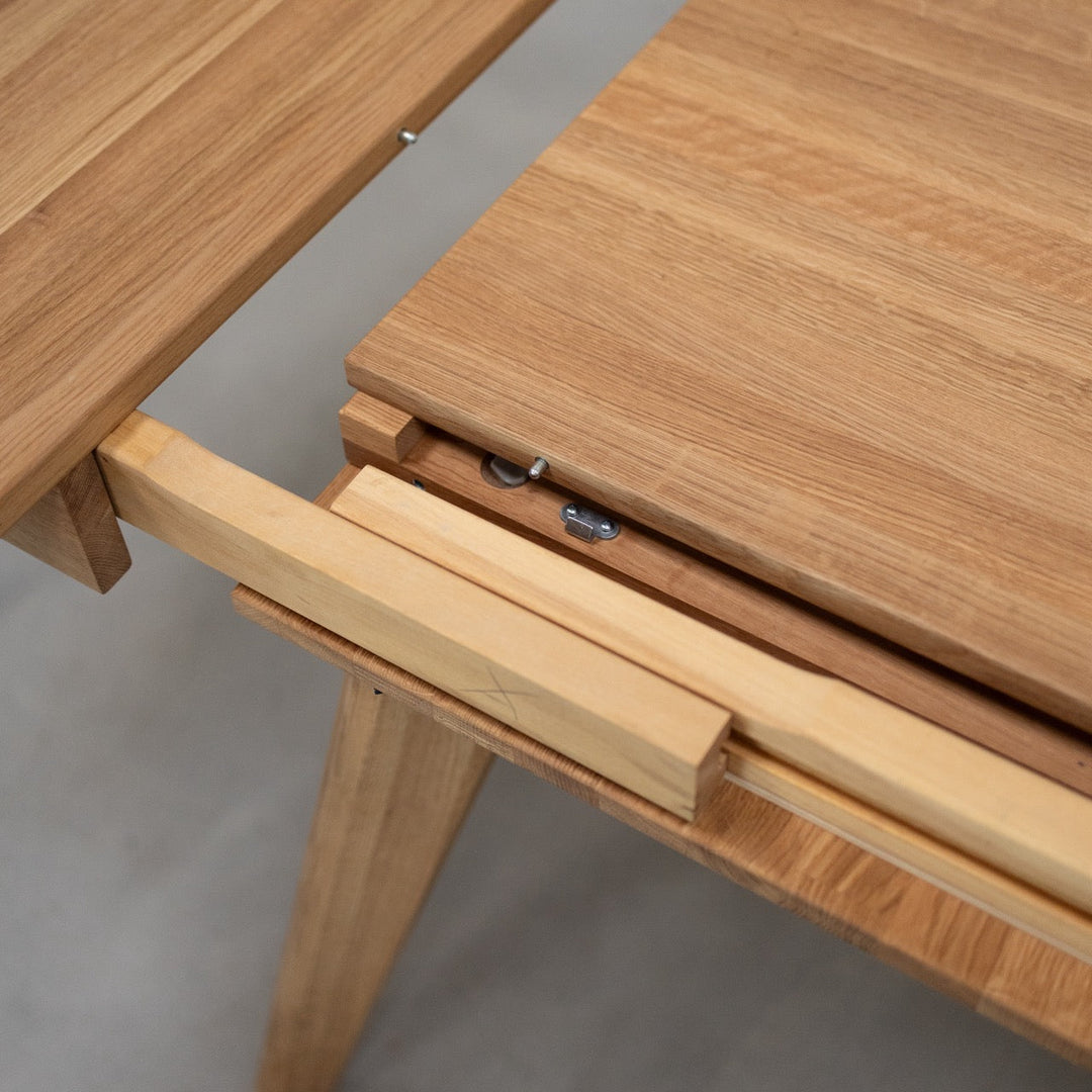 Mesa de comedor redonda y extensible de madera maciza de roble LEA | NordicStory