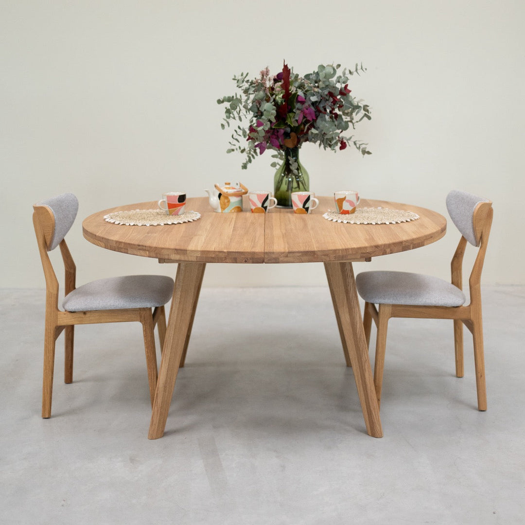 Mesa de comedor redonda y extensible de madera maciza de roble LEA | NordicStory