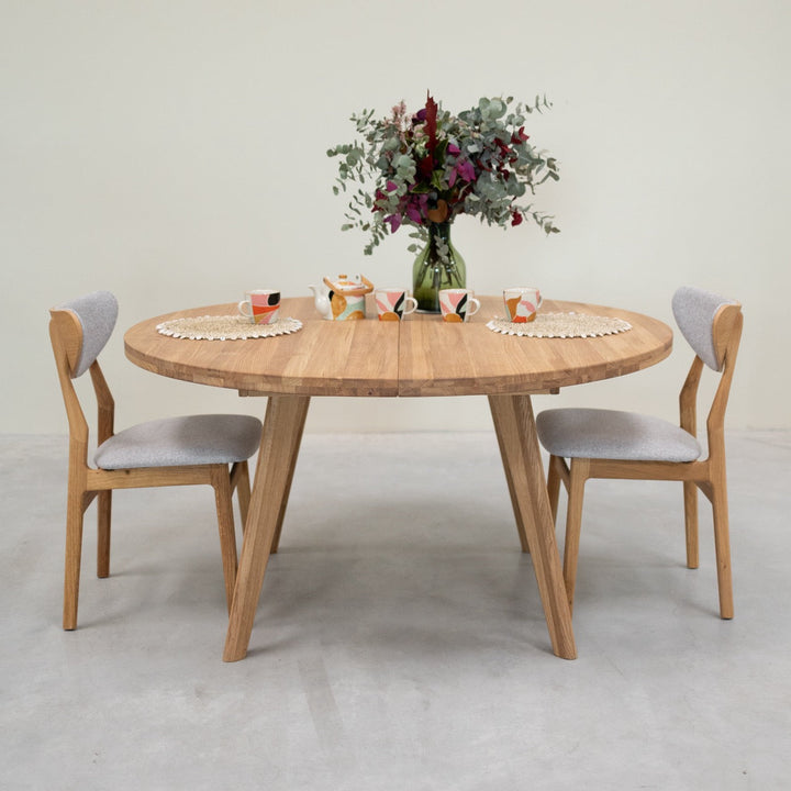 Mesa de comedor redonda y extensible de madera maciza de roble LEA | NordicStory