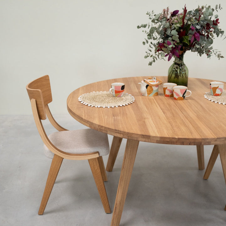 Mesa de comedor redonda y extensible de madera maciza de roble LEA | NordicStory