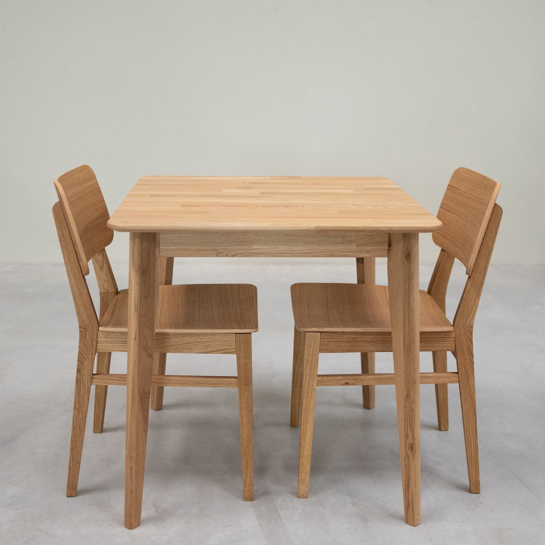Mesa de jantar quadrada em carvalho maciço GUSTAF | NordicStory