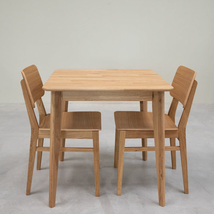 Mesa de jantar quadrada em carvalho maciço GUSTAF | NordicStory