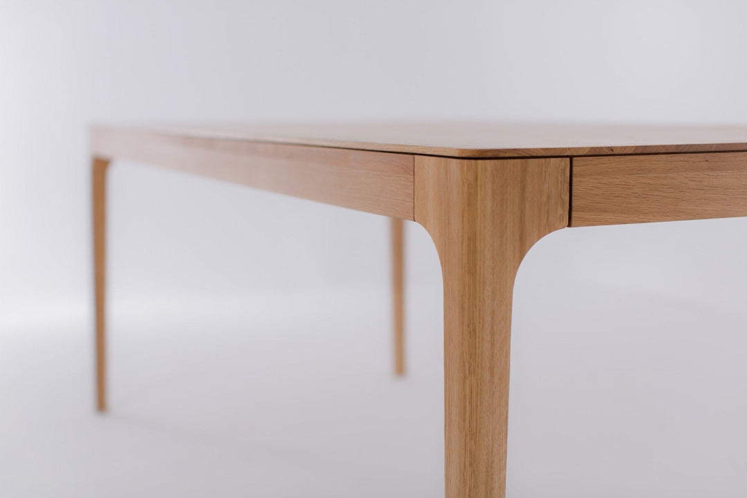 Mesa de jantar extensível em madeira maciça CREATIV | VESKOR