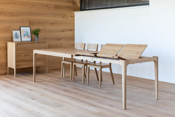 Mesa de jantar extensível em madeira maciça CREATIV | VESKOR