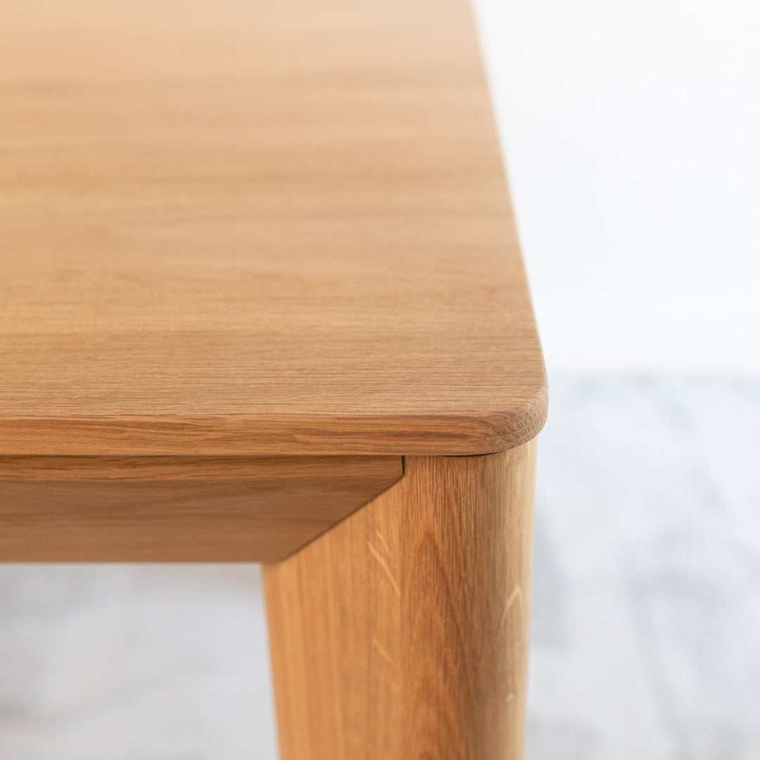Table de salle à manger fixe en bois massif DITA | VESKOR