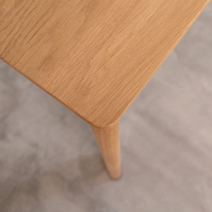Table de salle à manger fixe en bois massif DITA | VESKOR