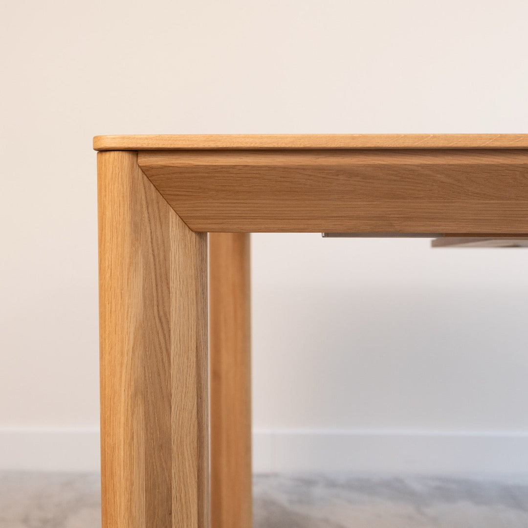 Table de salle à manger fixe en bois massif DITA | VESKOR
