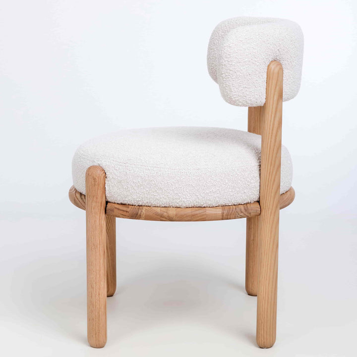 VESKOR Silla de madera maciza de roble tapizada de la colección Lova Mueble nórdico con un diseño moderno Mobel.Store