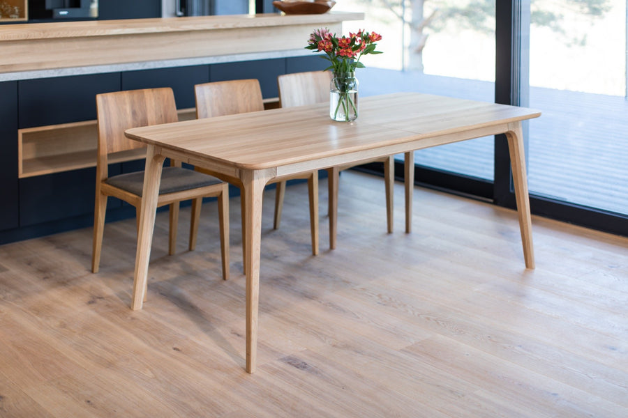 Mesa de comedor fija madera maciza TOKIO | KARPIS