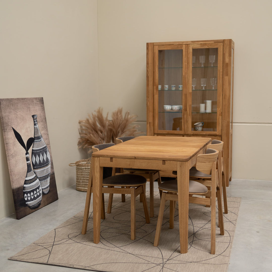 VESKOR Silla de madera maciza de roble tapizada de la colección Frida Mueble nórdico con un diseño moderno Mobel.Store