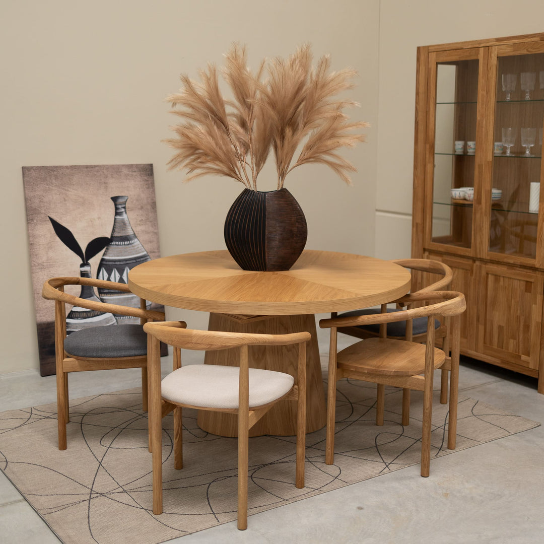 VESKOR Silla de madera maciza de roble tapizada de la colección Lea Mueble nórdico con un diseño moderno Mobel.Store