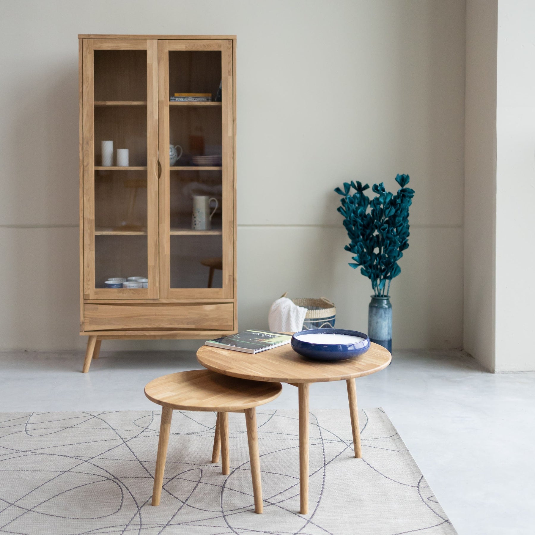 Vitrine en chêne massif durable Malmo – Mobel.Store