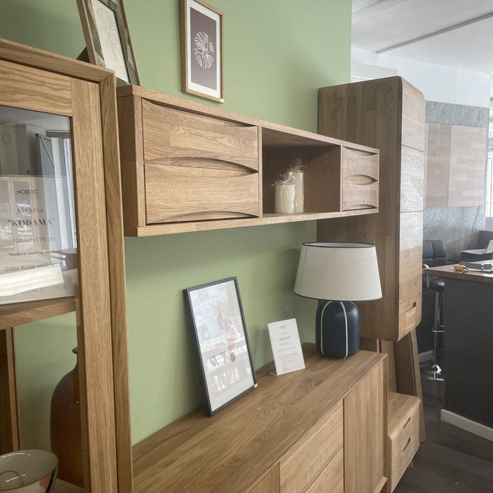 Mueble de TV flotante de madera de roble MALMO | VESKOR