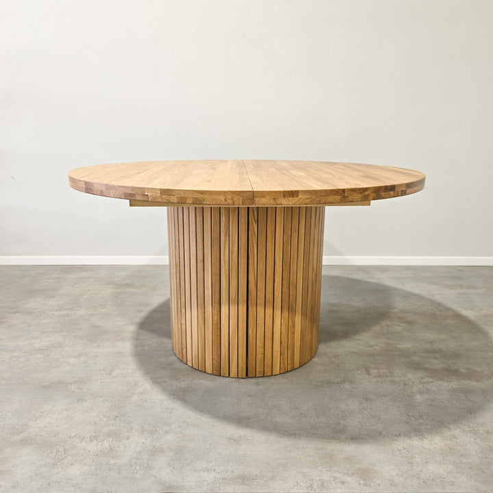 VESKOR Mesa de comedor redonda extensible de madera maciza roble ROMA 135-235 x 135 x 75 cm.