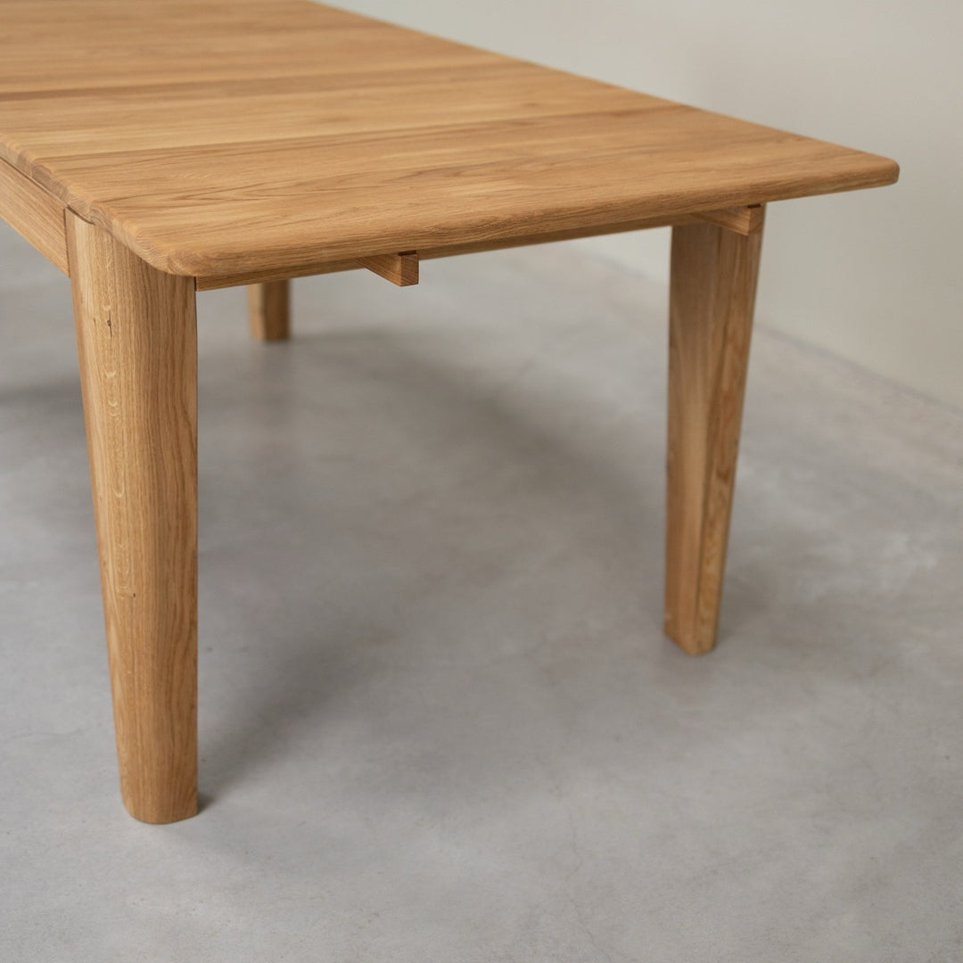 Mesa de comedor extensible de madera maciza roble KODAMA | VESKOR