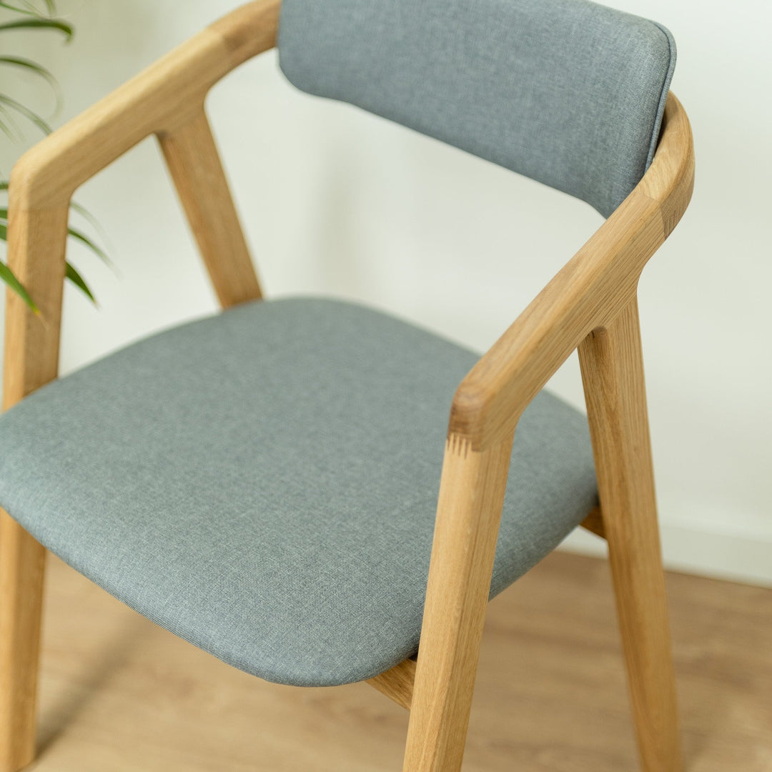 Pack de 2 o 4 Sillas de comedor madera maciza roble tapizadas Soho | VESKOR